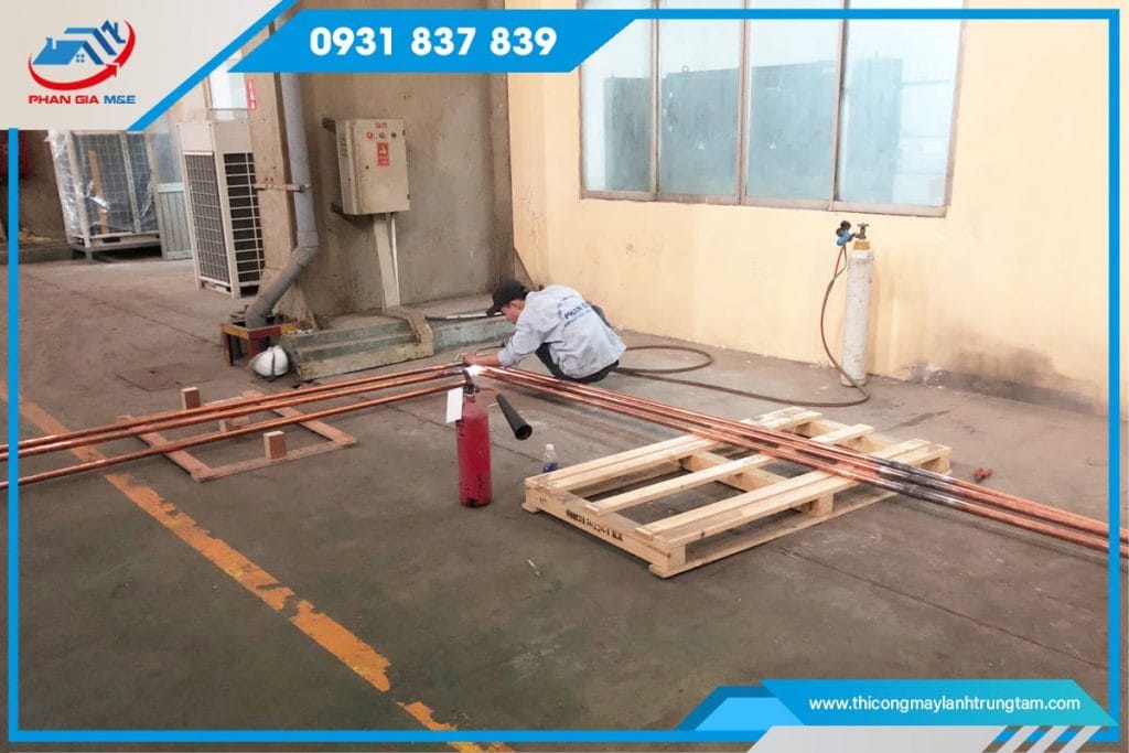 Bước 5 - Đấu đầu ống đồng cho dây điện