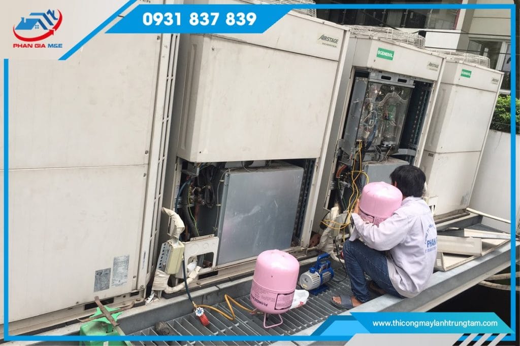 Bước 5: Hút chân không, nạp gas và chạy thử máy